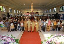 Gubernur Bagikan Sertifikat Tanah Program Jokowi