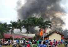 SDN 1 Mobes dan Dua Rumah Hangus Terbakar