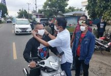 Lawan Corona, SSM Bagikan Masker Kepada Warga Boltim