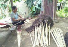 Bisnis Sapu Ijuk Laris Hingga Keluar Daerah