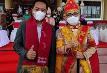 HUT Bolmong, Yasti Beri Hadiah ke Sachrul-Oskar Selendang Inde Dou