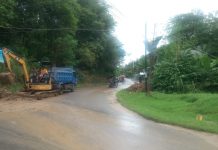 Turunkan Armada, Jalan Katulidan Bersih Dari Longsor Longsor Kelurahan Gogagoman