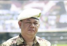 Bupati Dianugerahi Tanda Kehormatan Bintang LVRI Hendra Tangel