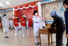 Walikota Pimpin Pemindahan Duplikat Bendera Merah Putih Pemindahan Duplikat Bendera Merah Putih