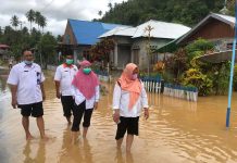 Akibat Hujan Deras, Rumah Warga Molobog Timur Diselimuti Air Desa Molobog Timur Tergenang Air