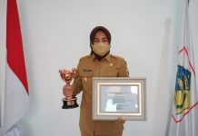 Walikota Terima Piala dan Piagam APE KemenPPA RI Walikota Tatong Bara