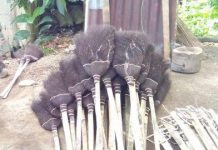 Sapu Ijuk Tradisional Desa Sia’ Laris Dipasaran Sapu Ijuk Tradisional