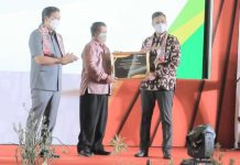 Pemkot Kotamobagu Terima Penghargaan BPJS Ketenagakerjaan Wakil Walikota Kotamobagu Nayodo Koerniawan SH