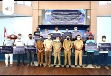 Bupati Serahkan Bantuan Perahu hingga Ketinting Kepada Nelayan Bupati Boltim Sam Sachrul Mamonto