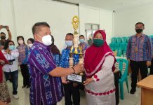 Nayodo Serahkan Penghargaan Adiwiyata Tingkat Sekolah Penghargaan Sekolah Adiwiyata