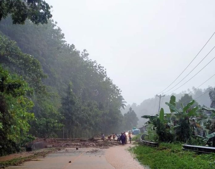 Hujan Deras yang mengguyur wilayah Kota Kotamobagu, kurang lebih Pukul 16.00 WITA, Rabu, 26 Januari 2022