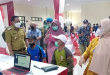 Presiden Jokowi Pantau Vaksinasi Kabupaten Boltim, Para Lansia Antusias Ikut Mengantri Presiden Jokowi