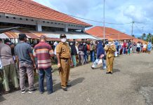 Ajak Kerjasama Bulog, Disdagkop-UKM Boltim Gelar Operasi Pasar Minyak Goreng Operasi Pasar Minyak Goreng