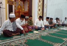 Bupati Sam Sachrul Mamonto Jadi Imam Sholat Isya dan Tarawih
