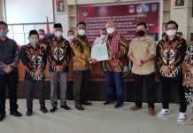 Pemkab Boltim Serahkan Sertifikat dan Surat Hibah Tanah Pembangunan Kantor KPU Pembangunan Kantor KPU Boltim