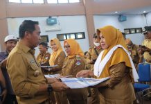 Bupati SSM Serahkan DHKP dan SPPT, Langsung Sosialisasikan Pentingnya Bayar Pajak