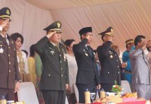 Dipimpin Presiden Joko Widodo, Bupati dan Ketua TP-PKK Ikuti Upacara HUT ke – 76 Bhayangkara