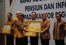 Walikota Tatong Bara Terima Penghargaan dari BKN