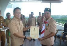 Bupati SSM Menerima Penganugerahan Tanda Penghargaan Darma Bakti Bupati Boltim Sam Sachrul Mamonto