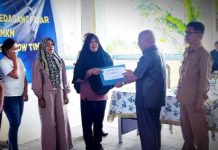 Pemkab Boltim Serahkan Bantuan bagi UMKM dan Pedagang