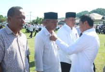 Bupati SSM Serahkan Penghargaan Desa Mandiri