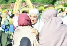 Ketua TP-PKK Boltim Sholat Idul Adha di Kecamatan Motongkad