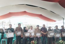 Pj Bupati Limi Mokodompit Serahkan Delapan Piagam Penghargaan Proklim KLHK RI