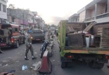 Satpol-PP Tertibkan Pedagang Melampaui Batas