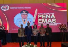 Pj Walikota Hadiri Penganugerahan Pena Emas kepada Gubernur OD