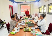 Limi Mokodompit Tuntaskan Ujian Doktor