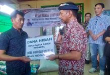 Dokter Jusnan Serahkan Hibah Rp120 Juta untuk Enam Pura