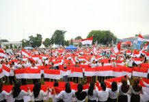Pj Walikota Hadiri Pembagian Bendera Merah Putih