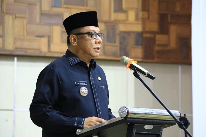 Penjabat Walikota Kotamobagu Abdullah Mokoginta SH M.Si