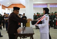 Pj Walikota Abdullah Mokoginta Pimpin Pemindahan Duplikat Bendera Merah Putih