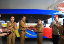 Pj Walikota Serahkan Bantuan Bus ke IPDN Kampus Sulut