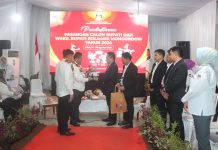 Sukron-Refly Daftar di KPU Bolmong