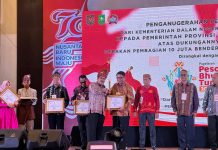 Pj Wali Kota Abdullah Mokoginta Terima Penghargaan Kemendagri