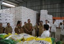 Pj Wali Kota Abdullah Mokoginta Kunjungi Gudang Bulog