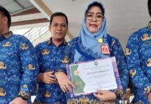 Disdik Bolmong Raih Penghargaan Pelayanan Publik